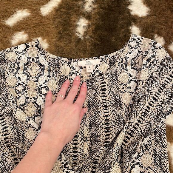 Como Vintage Wrap Snake Skin Blouse - Picture 4 of 5